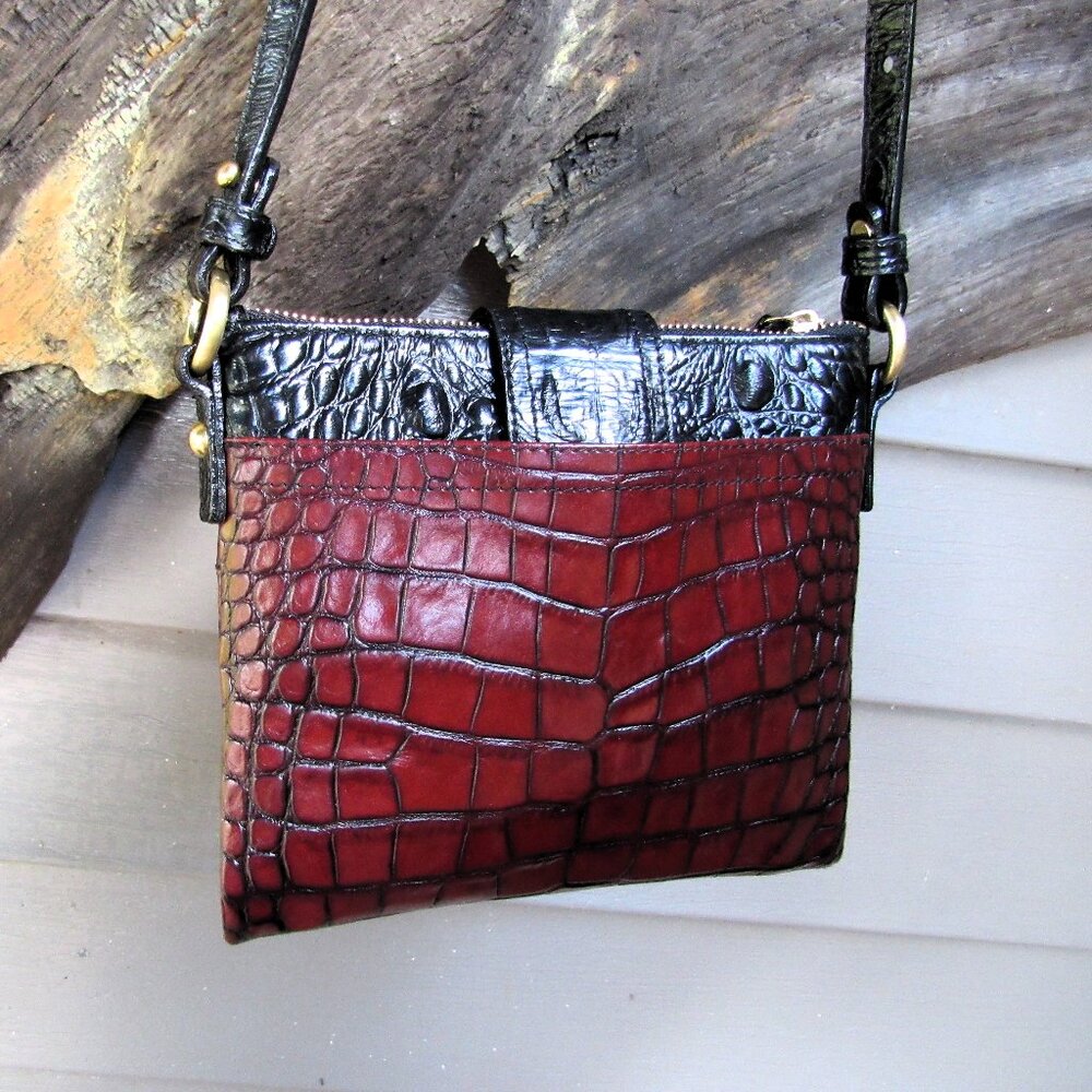 BRAHMIN CROC EMBOSSED MOJITO BAG, LOTS OF STORAGE , EXCELLENT COND. MAKE OFFER - Picture 2 of 9